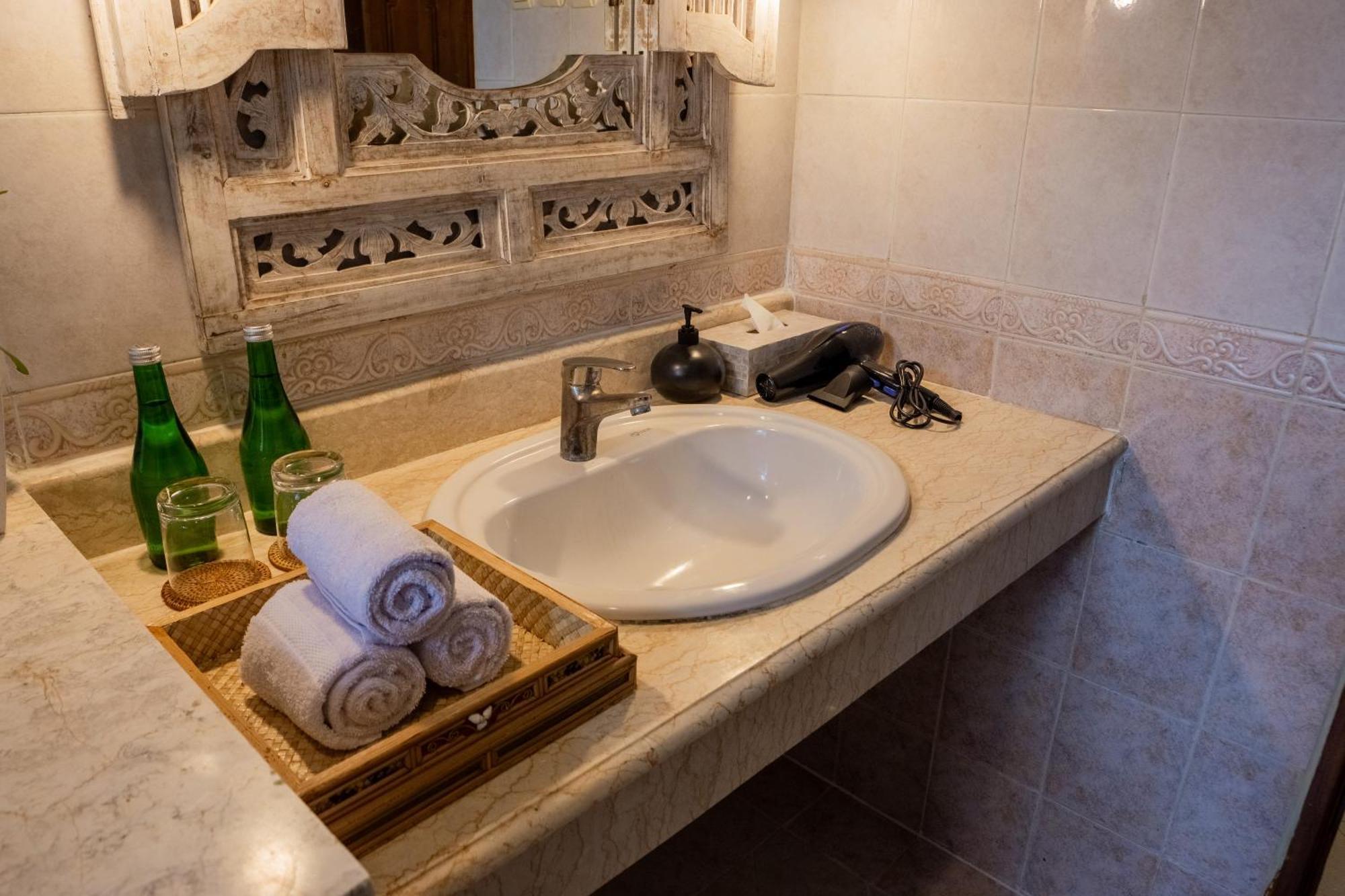 Atres Griya 5 Private Bedroom Kuta Villa